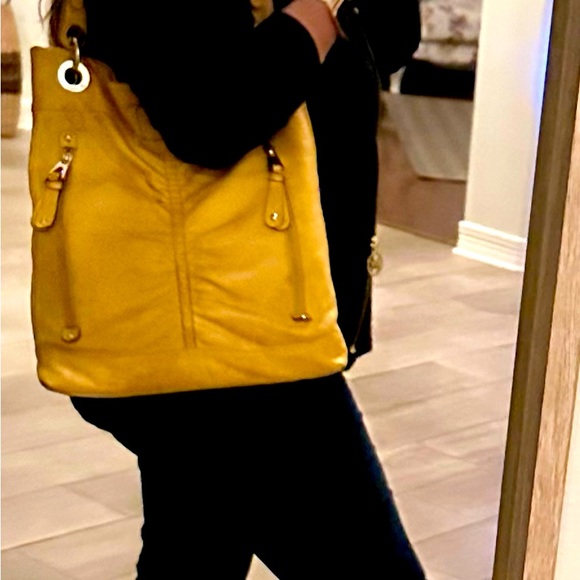 A beautiful bright yellow b Makowski leather bag in very good condition. - Picture 8 of 8